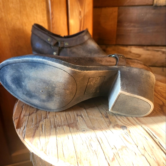 ROCKET DOG-UNDER RATED HEELED BOOTIES. WOMENS SIZE 9 - Picture 8 of 8